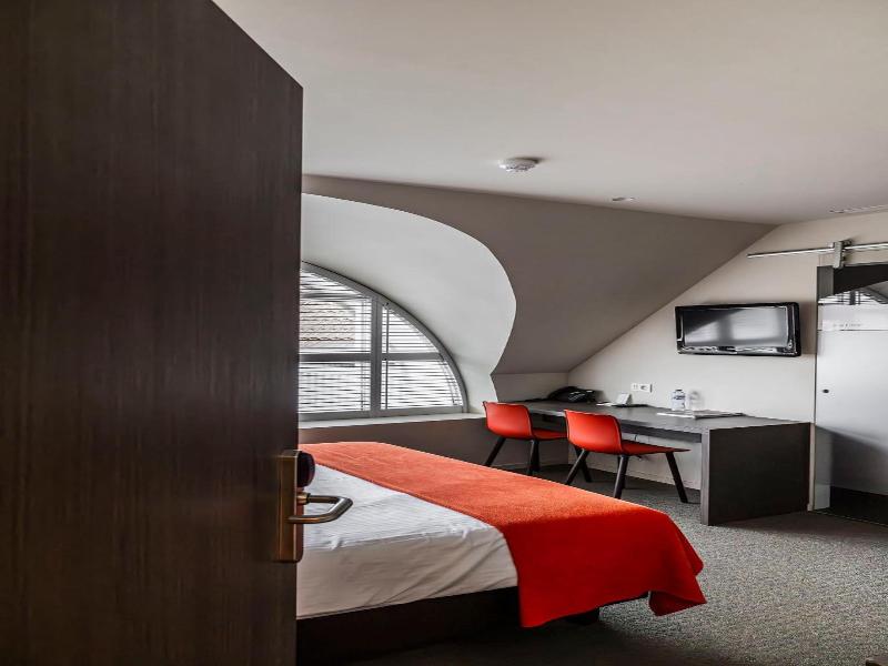 Square Hotel image