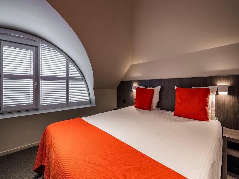 Square Hotel image