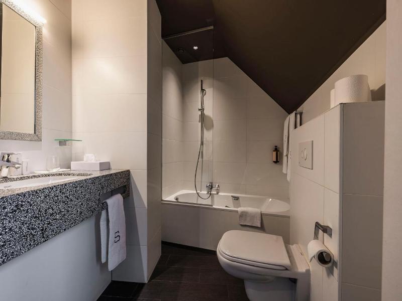 Square Hotel image