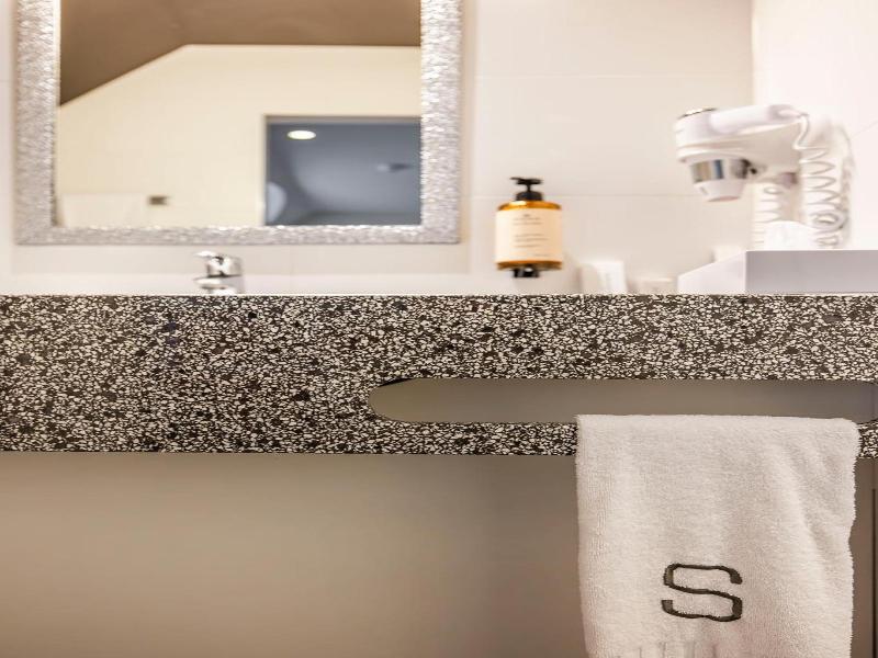 Square Hotel image