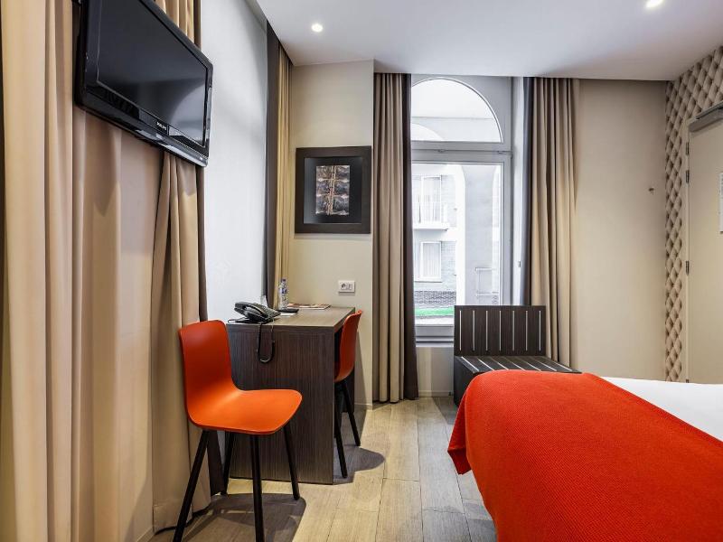 Square Hotel image