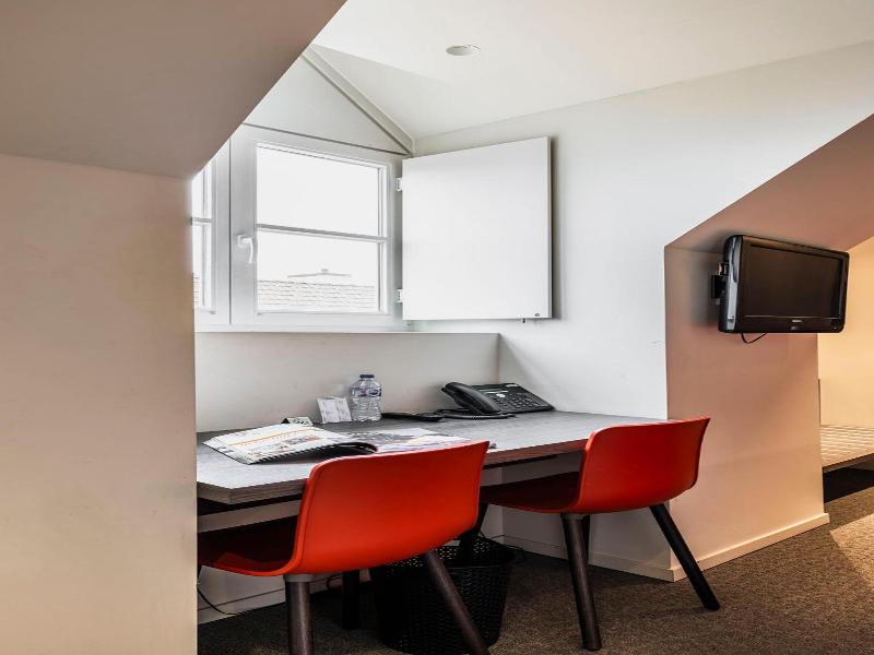 Square Hotel image