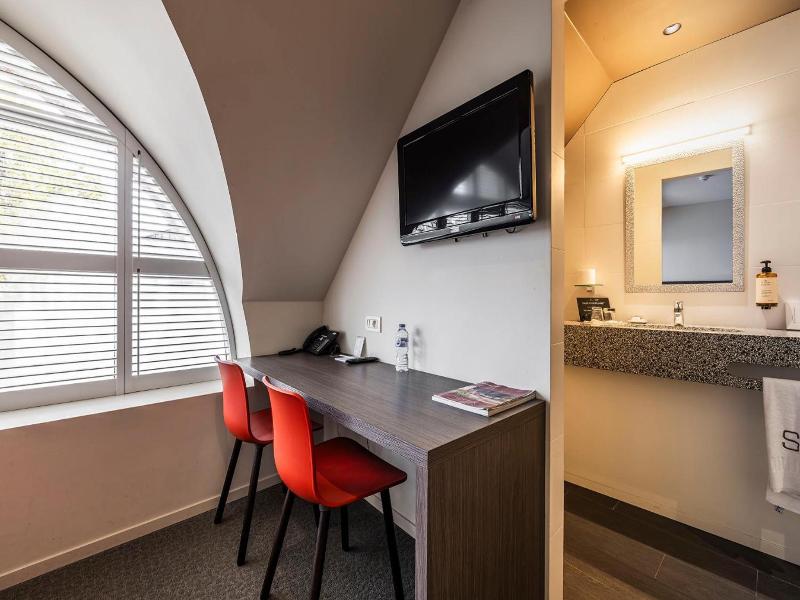 Square Hotel image