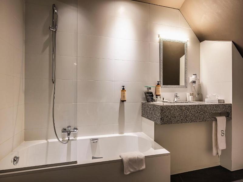 Square Hotel image