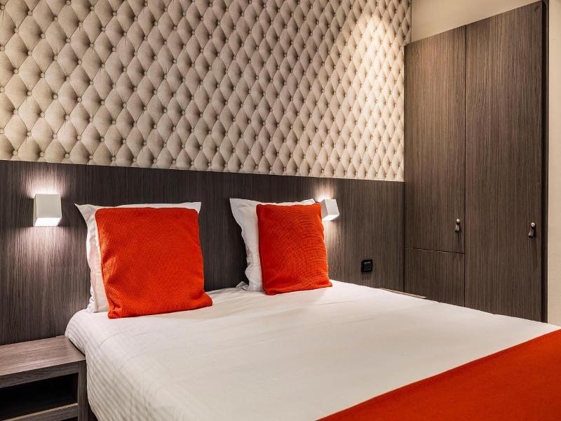 Square Hotel image