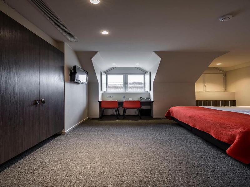 Square Hotel image