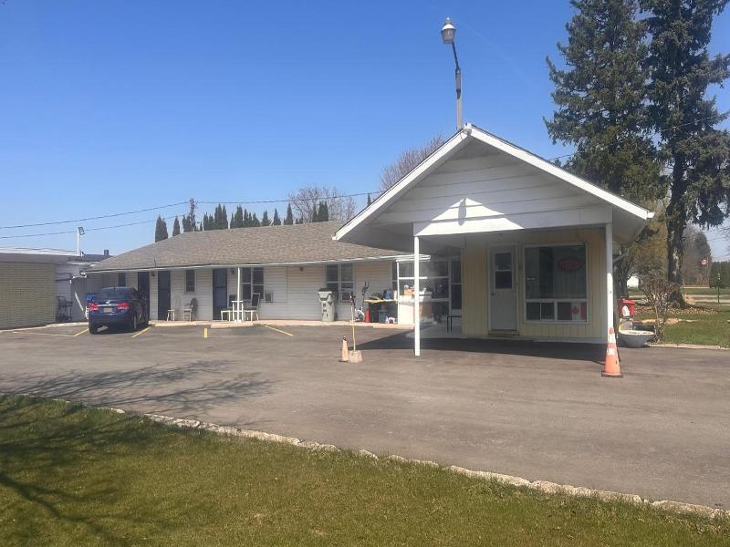 Colonial Motel