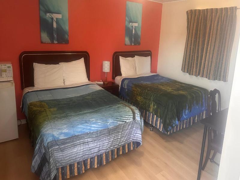 Colonial Motel