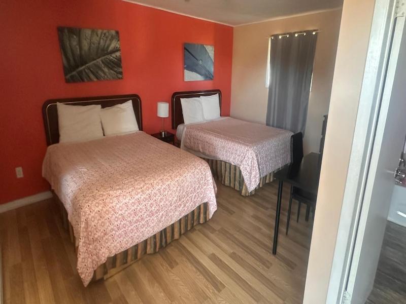 Colonial Motel