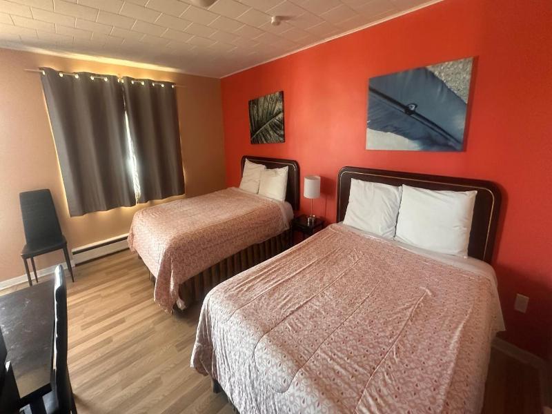 Colonial Motel