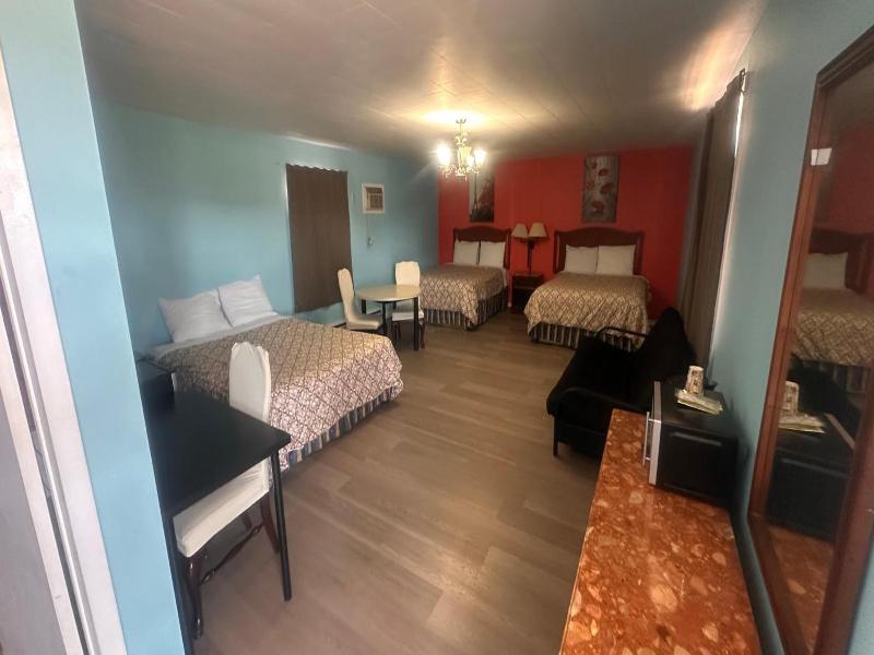 Colonial Motel