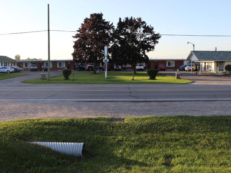 Colonial Motel