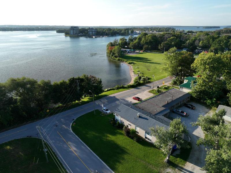 Lakeside Inn image