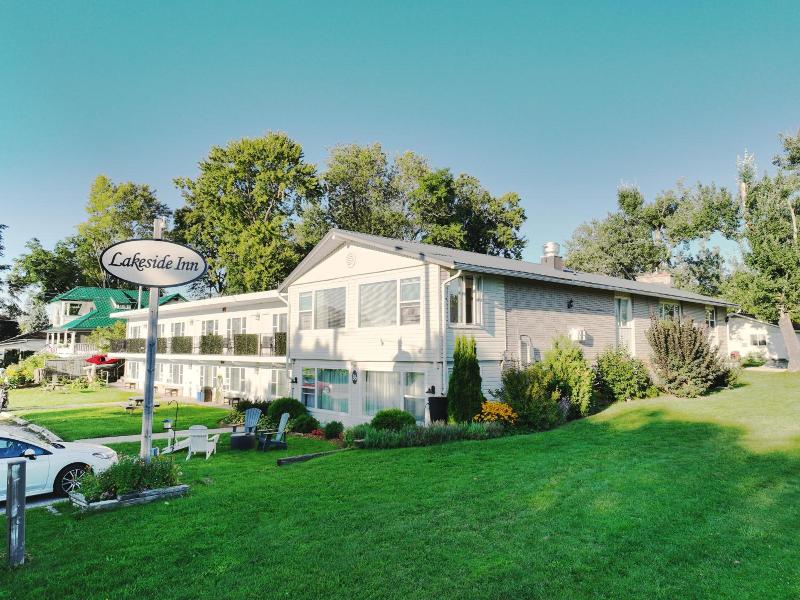 Lakeside Inn image