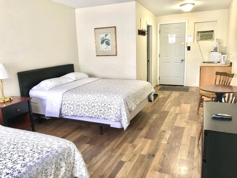 Lakeside Inn image
