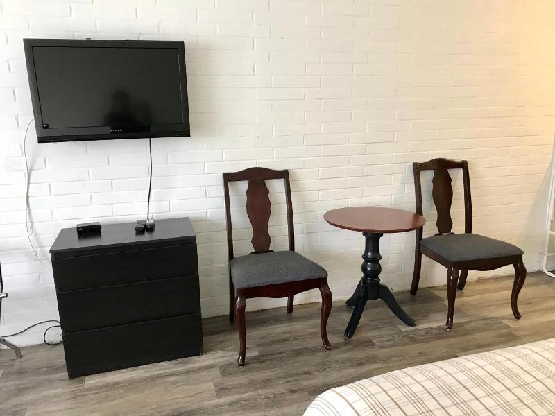Lakeside Inn image
