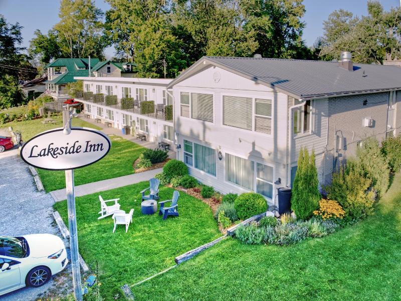 Lakeside Inn image
