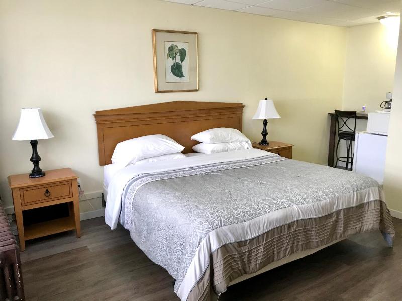 Lakeside Inn image