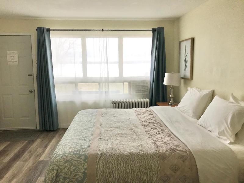 Lakeside Inn image