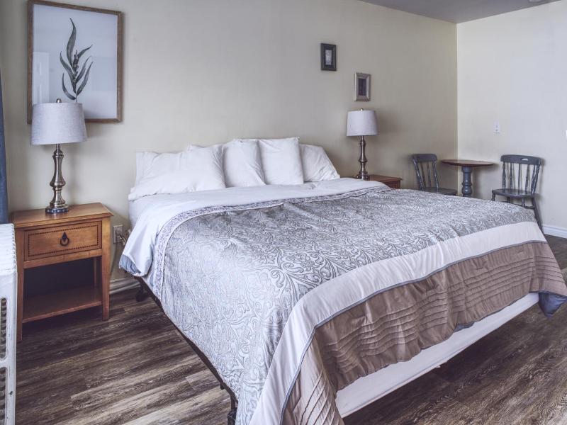 Lakeside Inn image