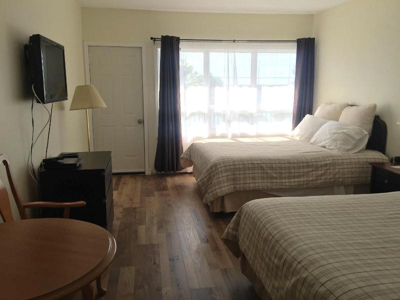 Lakeside Inn image