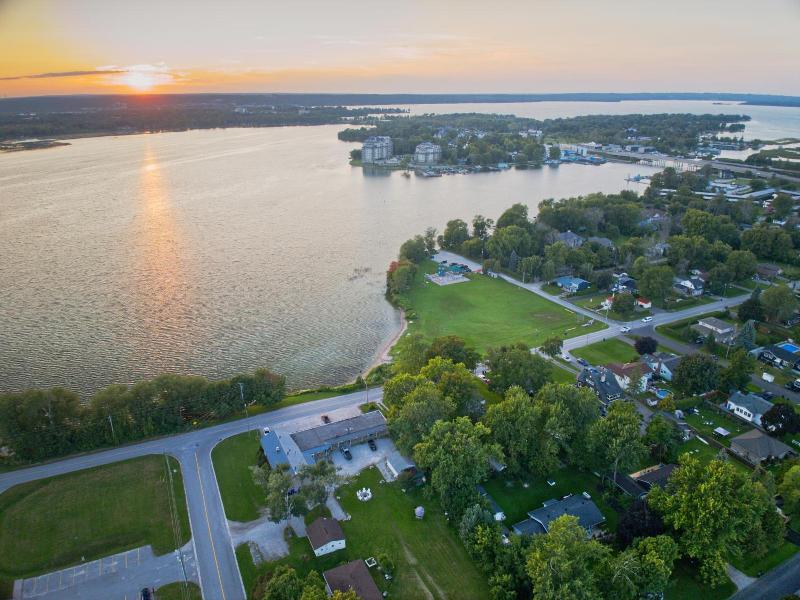 Lakeside Inn image