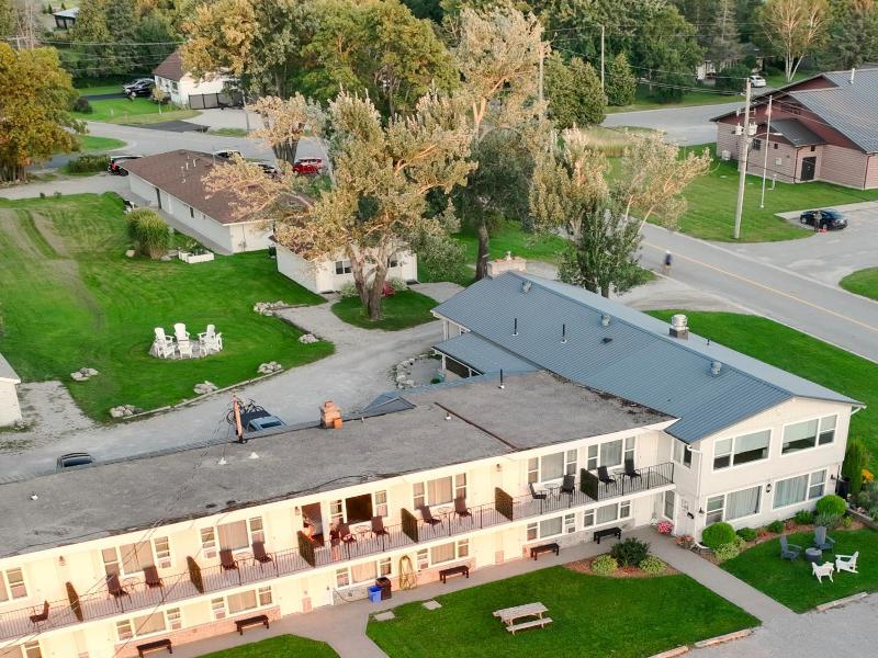 Lakeside Inn image