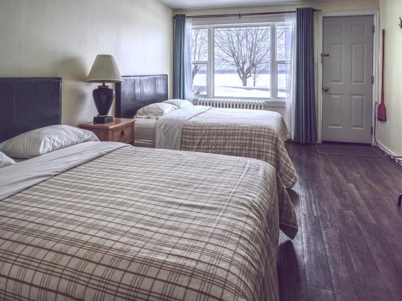 Lakeside Inn image