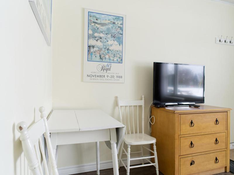 Lakeside Inn image