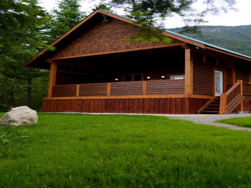Cedar House Restaurant & Chalets