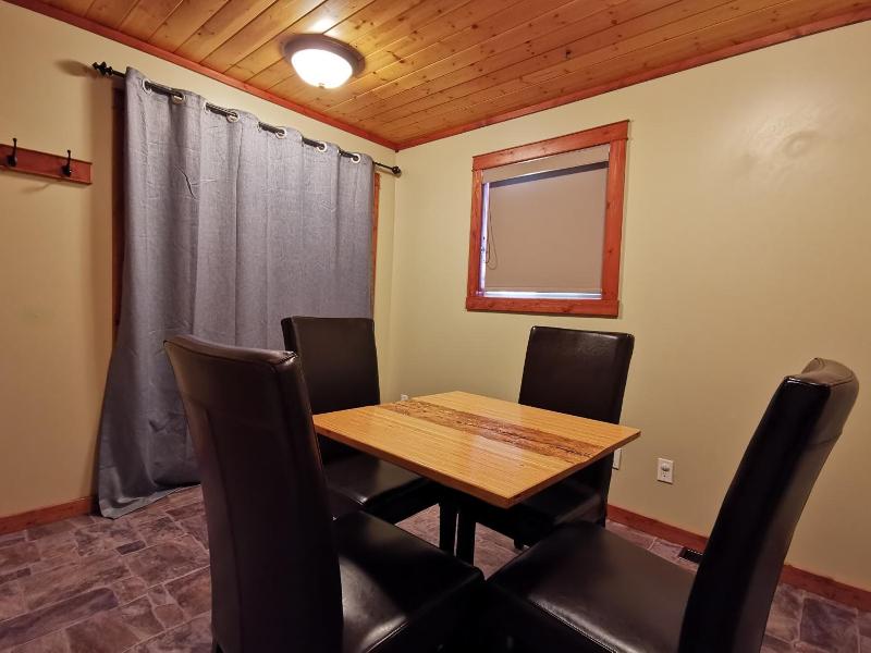 Cedar House Restaurant & Chalets