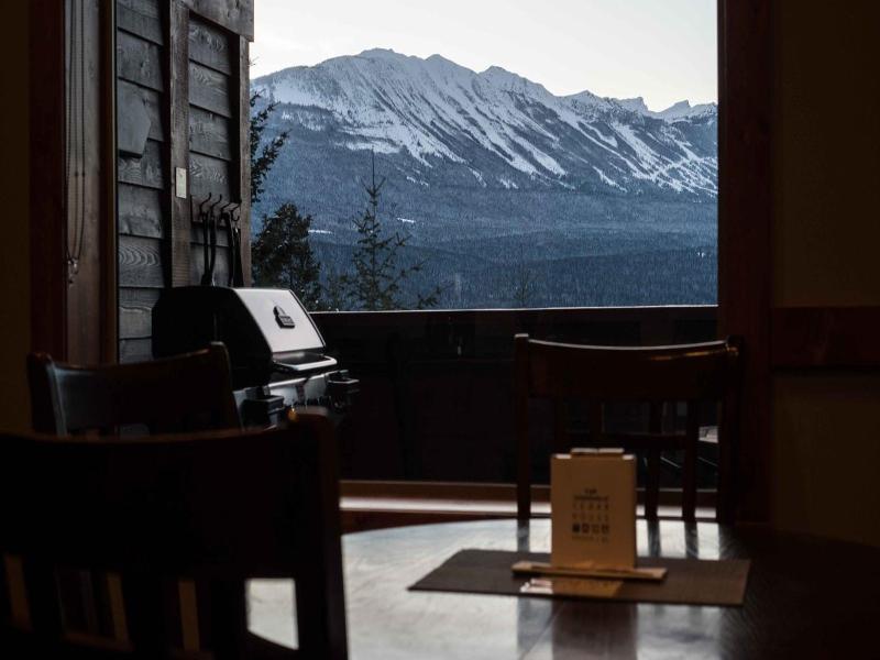 Cedar House Restaurant & Chalets