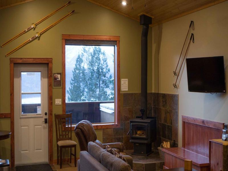 Cedar House Restaurant & Chalets