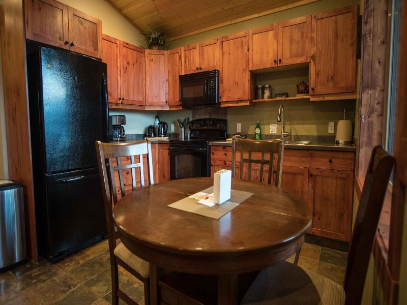 Cedar House Restaurant & Chalets