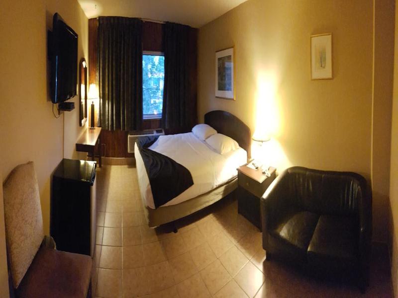 Chomedey Inn
