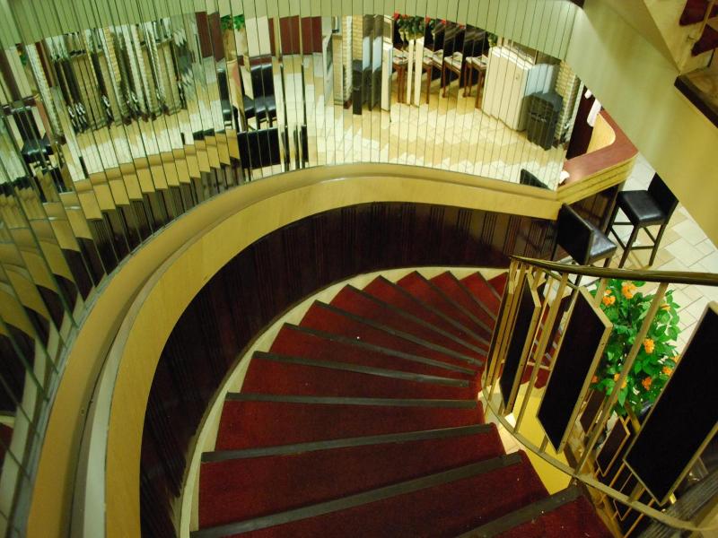Chomedey Inn