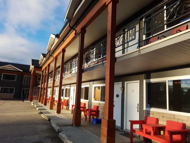Alpine Inn & Suites image
