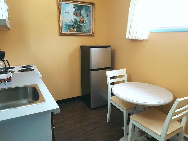 Alpine Inn & Suites image