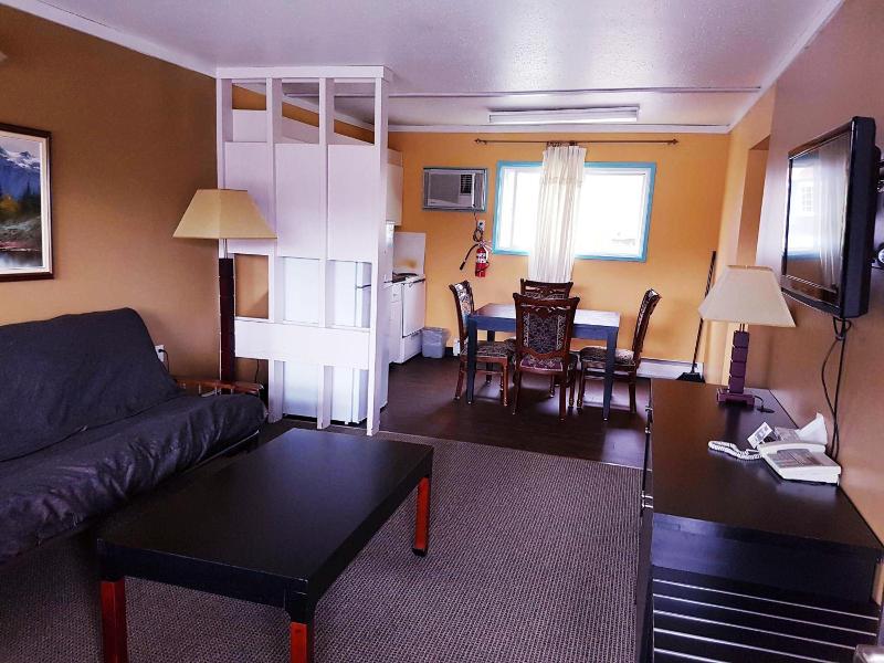 Alpine Inn & Suites image