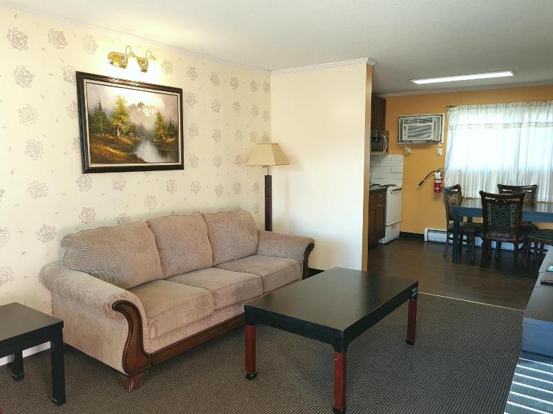 Alpine Inn & Suites image