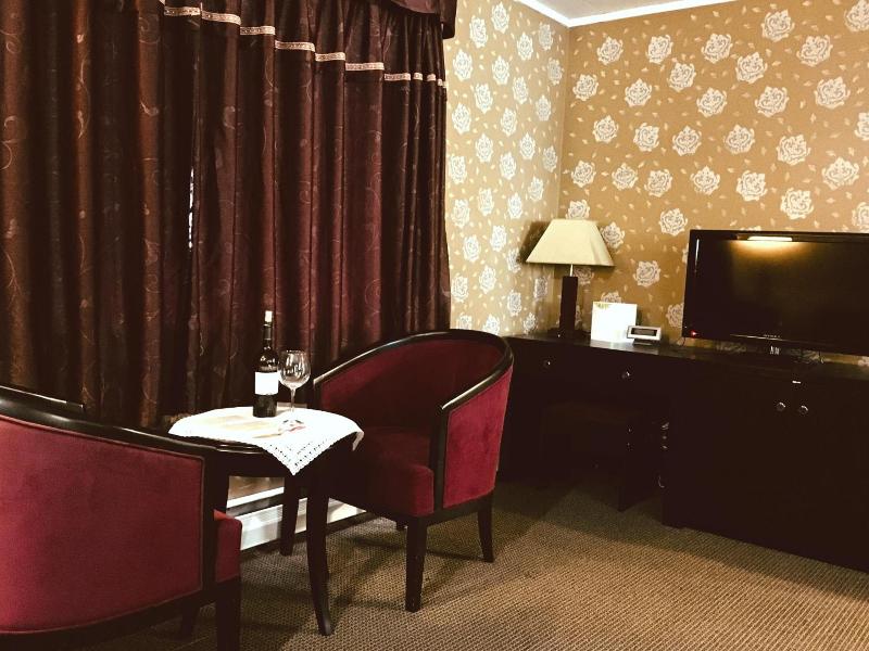 Alpine Inn & Suites image
