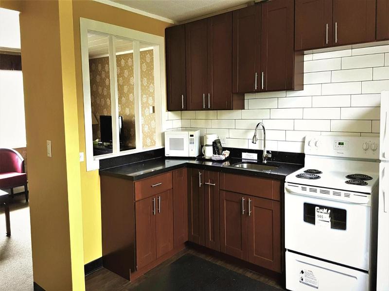 Alpine Inn & Suites image