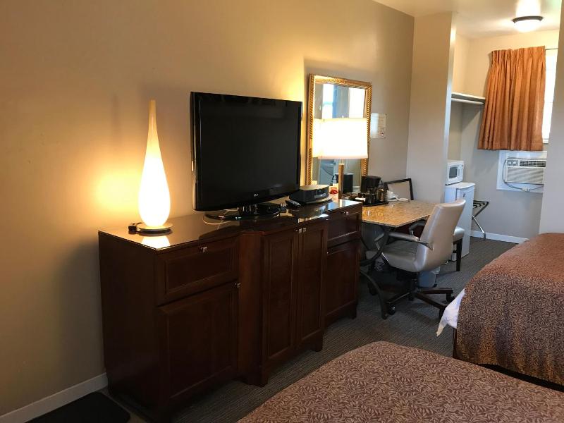 Cardinal Court Motel image