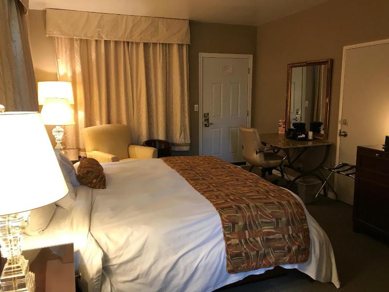 Cardinal Court Motel image