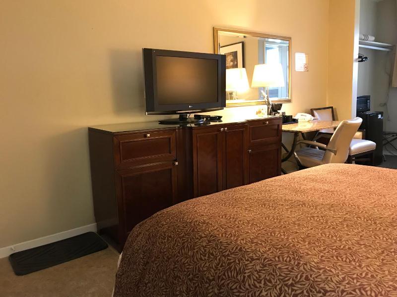 Cardinal Court Motel image