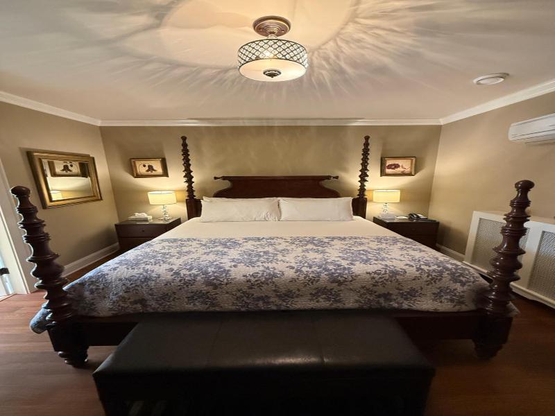 Crown Mansion Boutique Hotel & Villas
