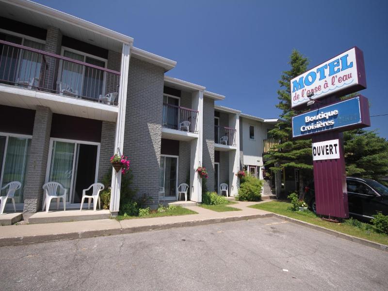 Motel De L'anse A L'eau image