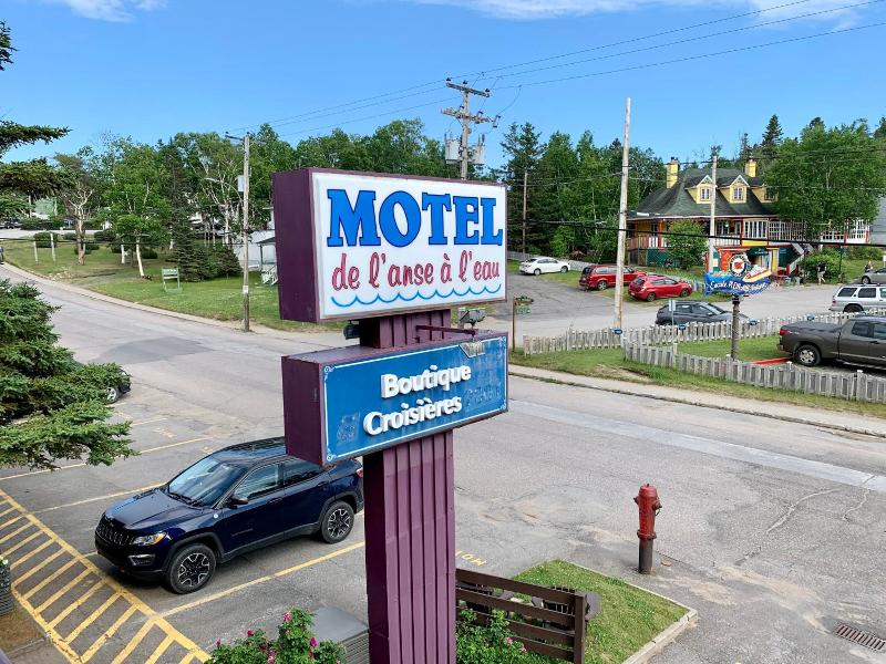 Motel De L'anse A L'eau image