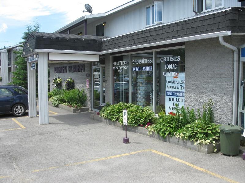 Motel De L'anse A L'eau image