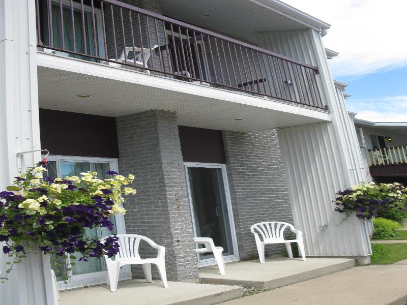 Motel De L'anse A L'eau image